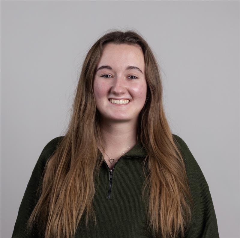 Headshot of Elly Brewer, Assistant Program Manager for the Office of Student Transitions