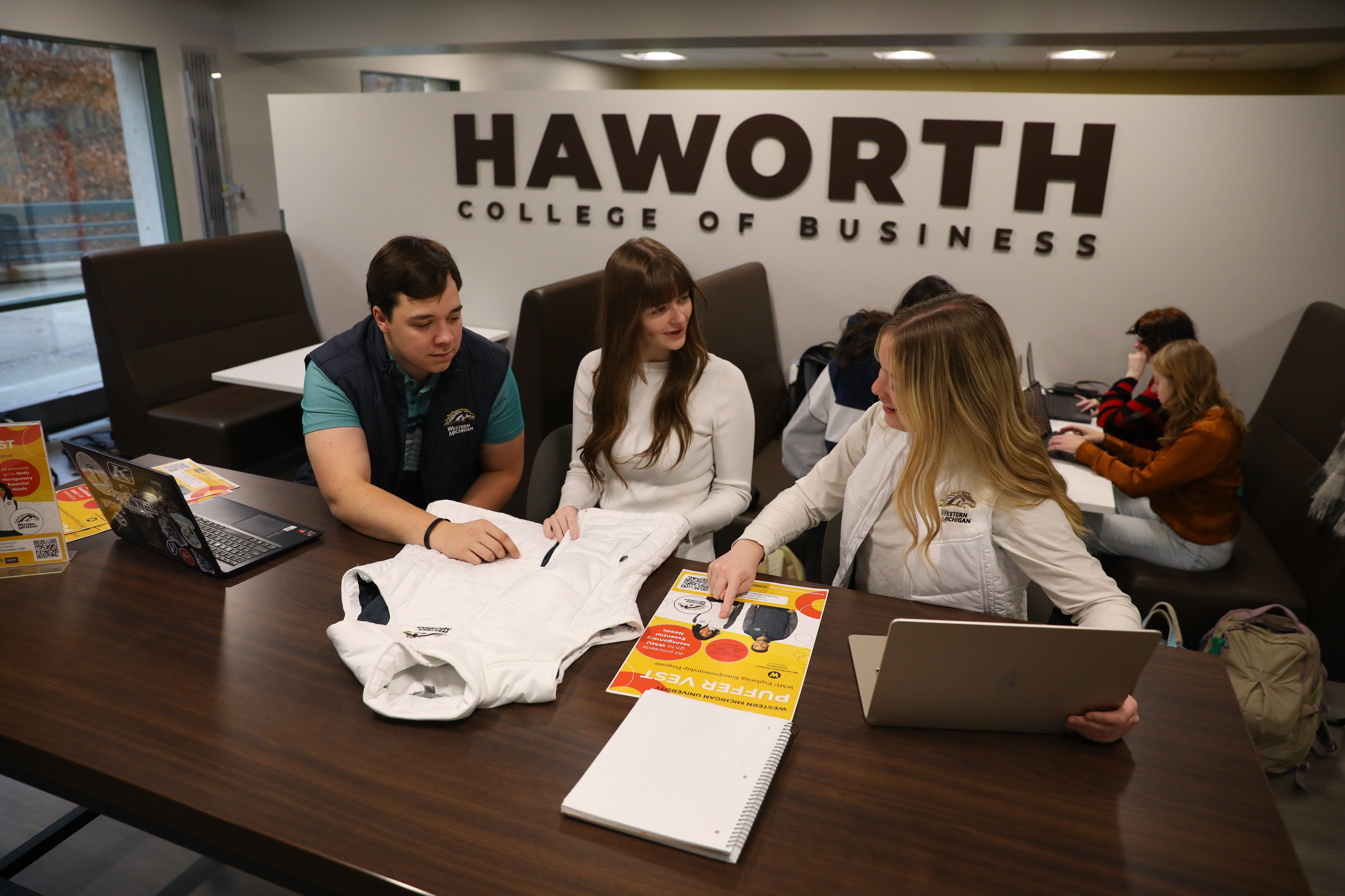 Students in the experiential entrepreneurship program work together. 
