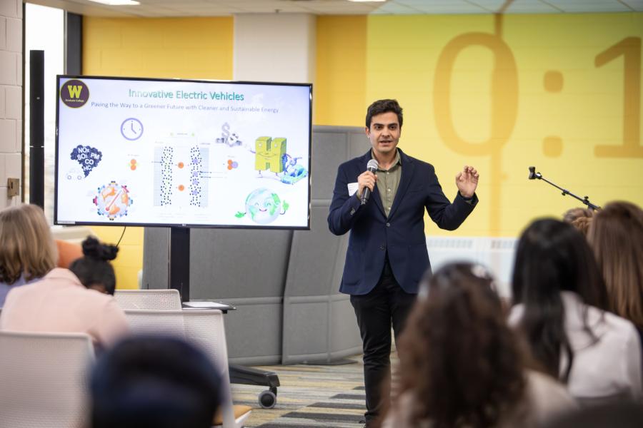 Hassan Shirzadi presenting his research at the 2024 3MT Competition.
