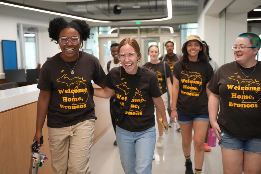 New students at Fall Welcome wearing WMU Michigan shirts that say, "Welcome Home, Broncos."