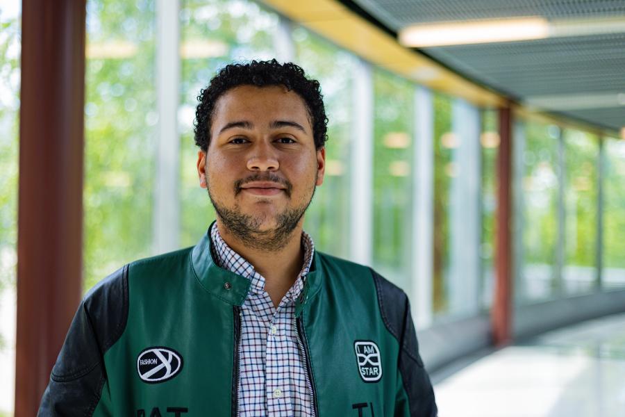 Luis Jacobo Meija in Floyd Hall