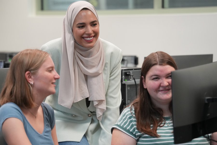 Dr. Nada Lachtar teaching cybersecurity