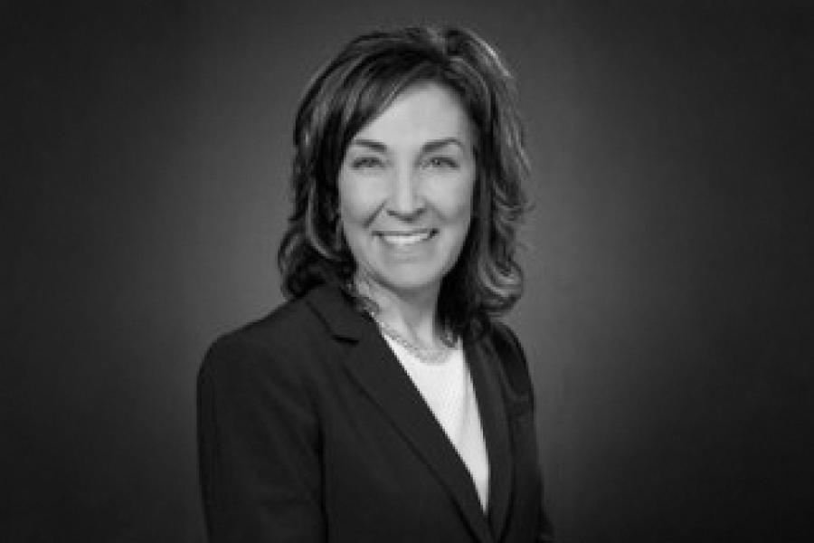 photo of Colleen Lindholz