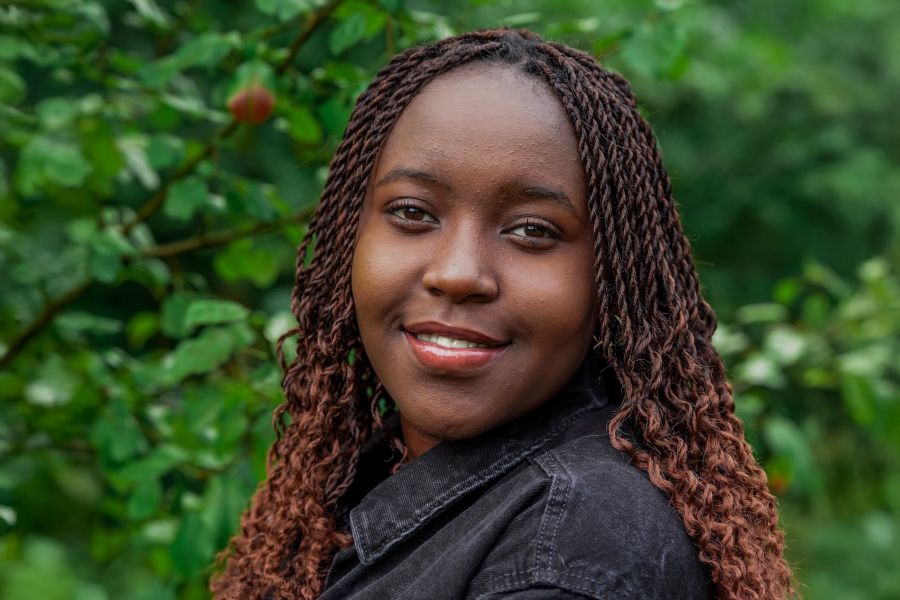 Photo of Hosanna Ndikumana outside