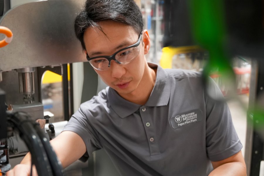 Dr. Jason Wang in sustainable packaging lab