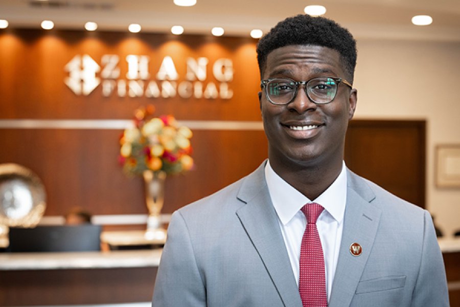 Mo Tall working at Zhang Financial