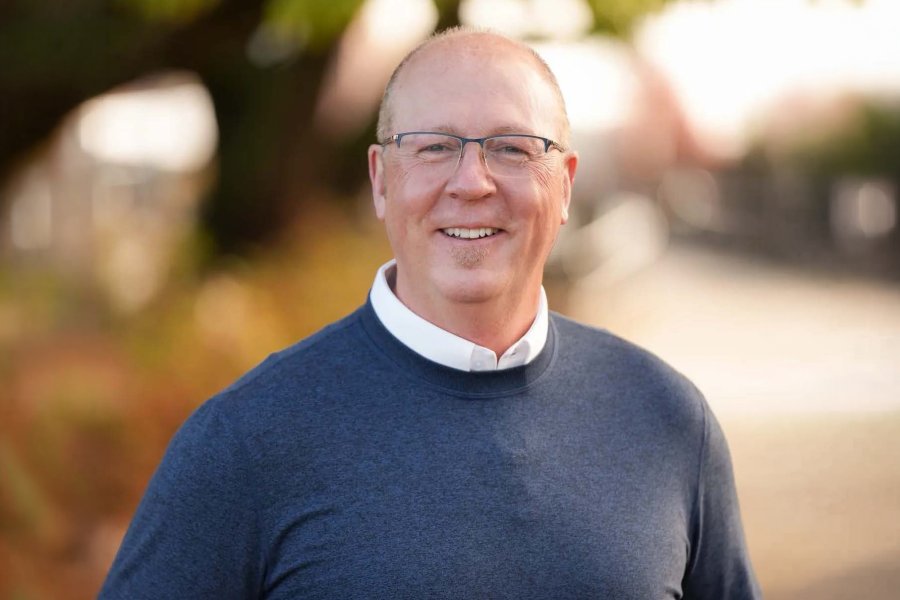 Tim	Lowe professional headshot