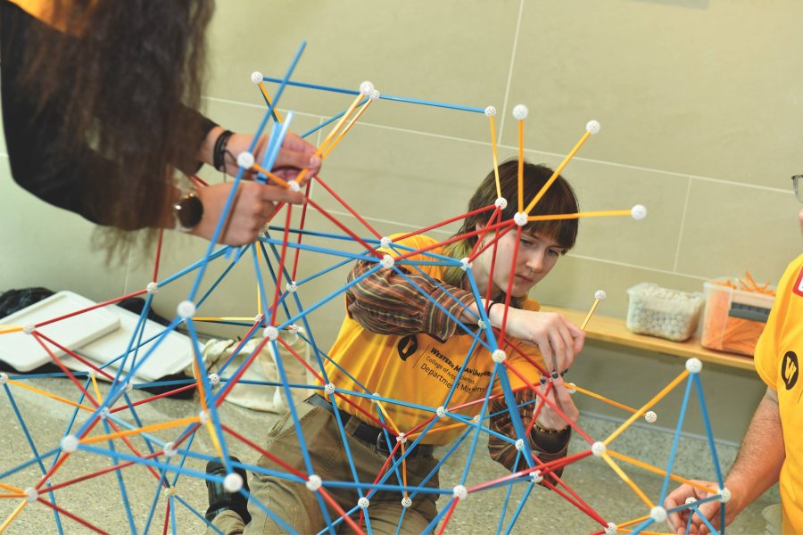 Building mathematical sculpture