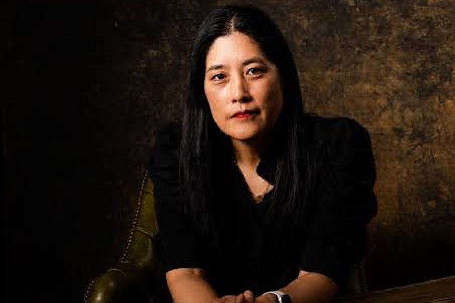 Victoria Chang headshot