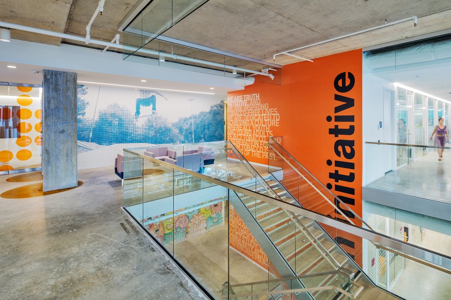 Wall wraps designed by alumni Nico Raddatz.