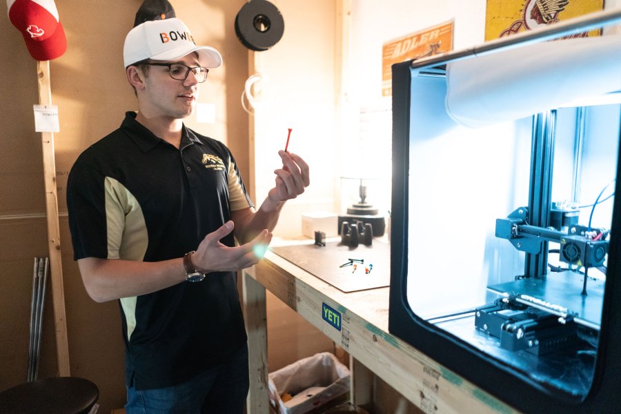 alumnus with his 3-d printed golf tee