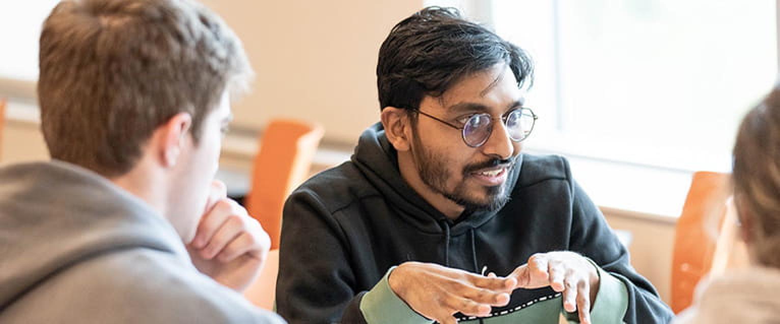 A TA teaching students