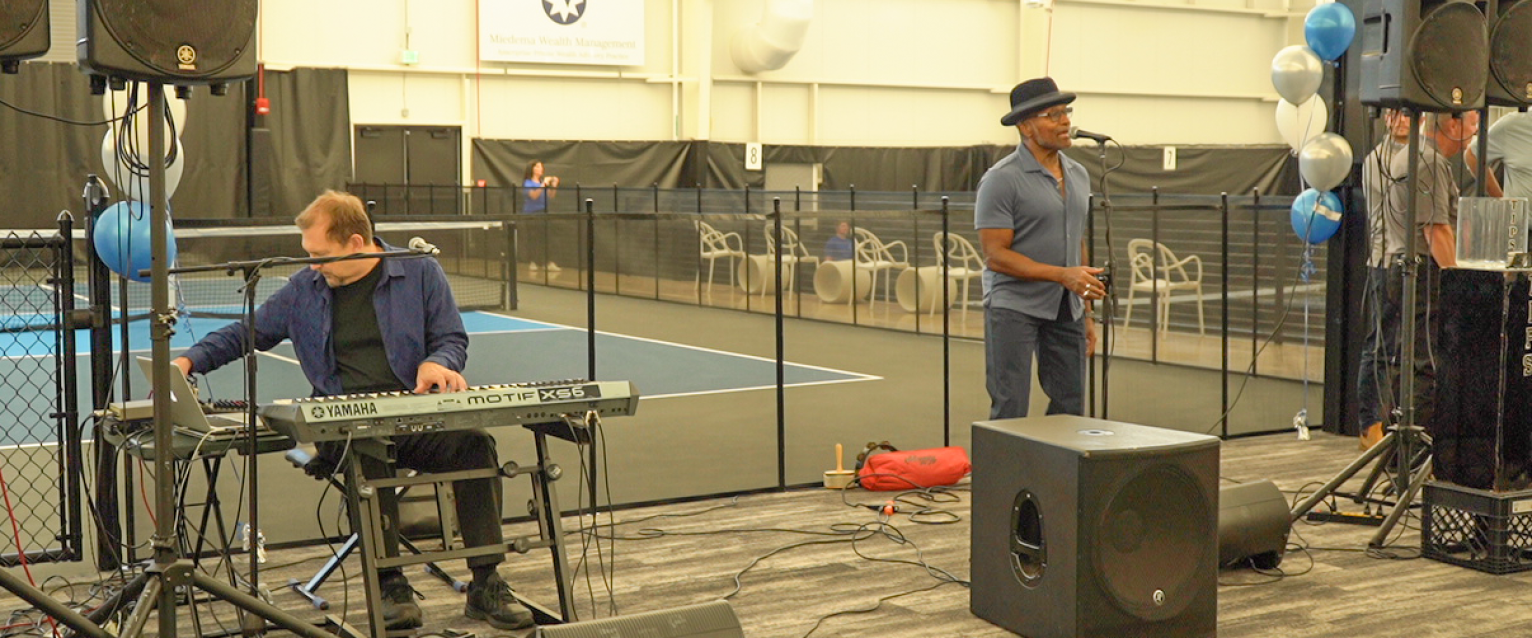 Piano player and singer at the mic