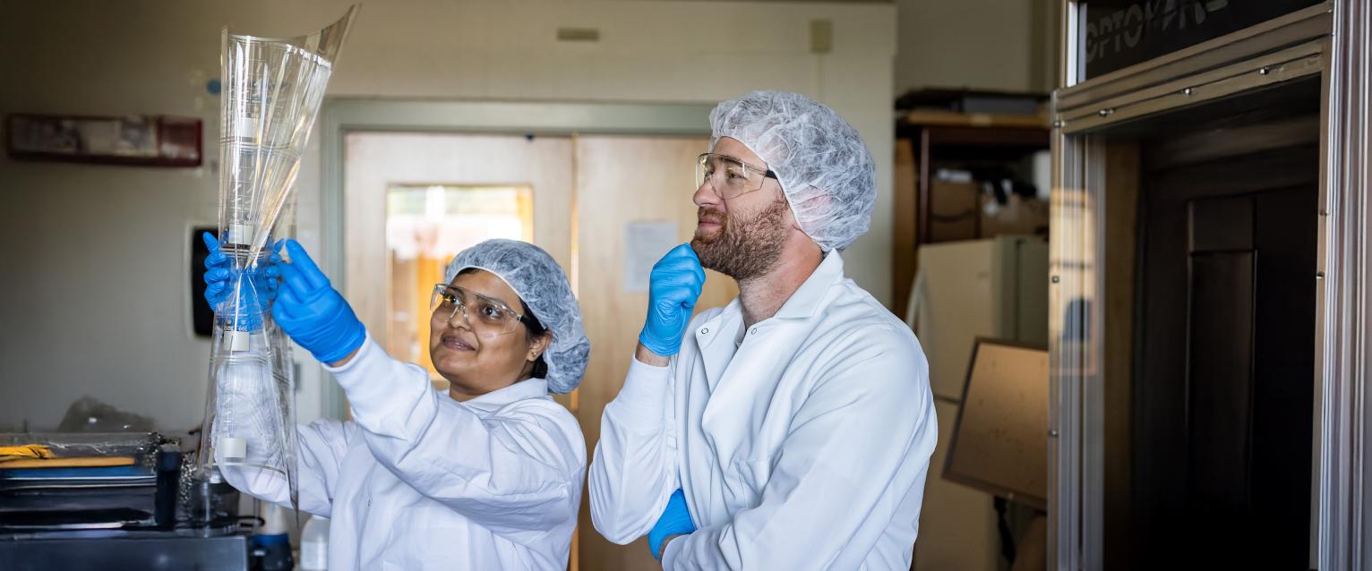 Two graduate students in semiconductor lab