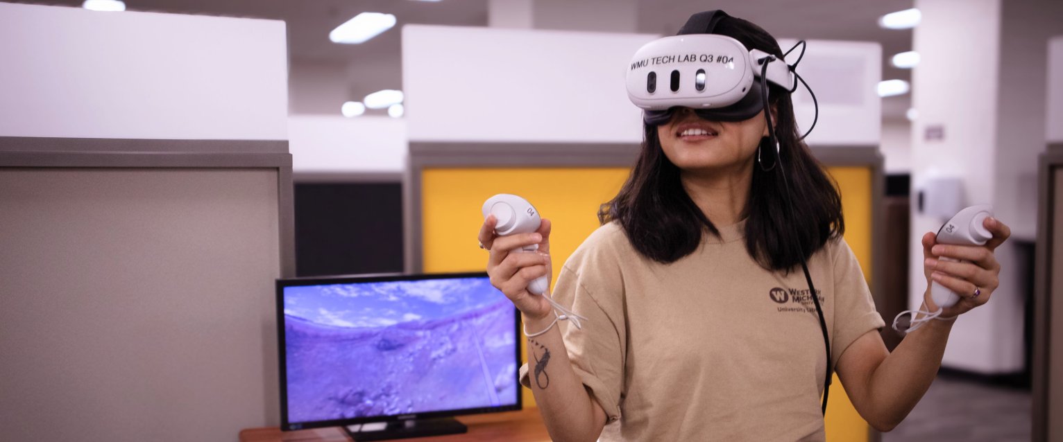 A student wearing a VR headset during a geoscience course that combined 3D printing and virtual reality to help students learn about topography.