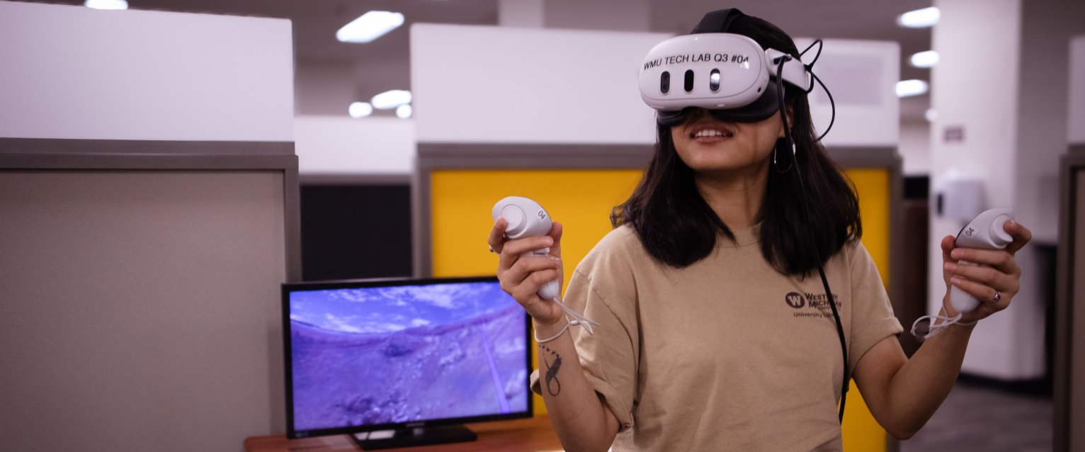 A student wearing a VR headset during a geoscience course that combined 3D printing and virtual reality to help students learn about topography.