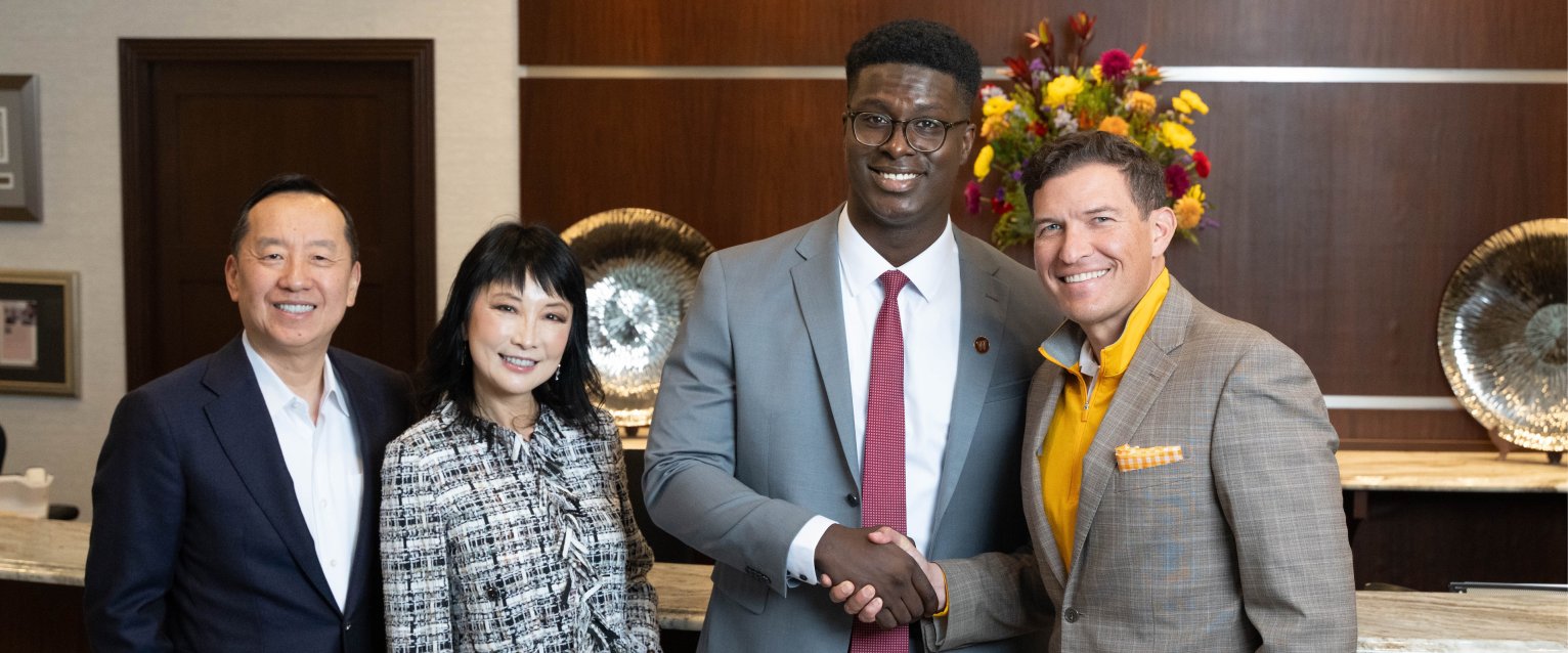 Zhang Financial Presidential Intern Mo Tall stands with Charles Zhang, Lynn Cheng-Zhang and WMU President Kavalhuna.