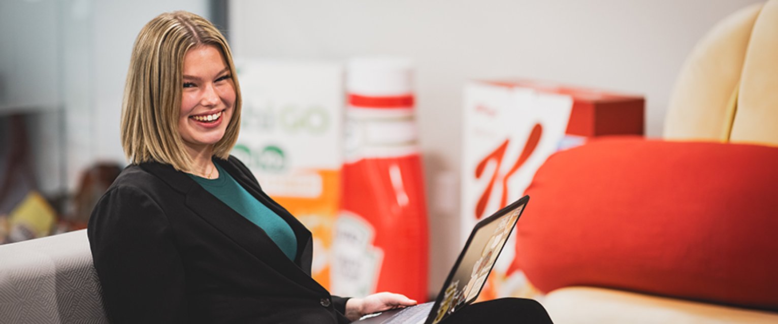 Student in the Food Marketing Hub