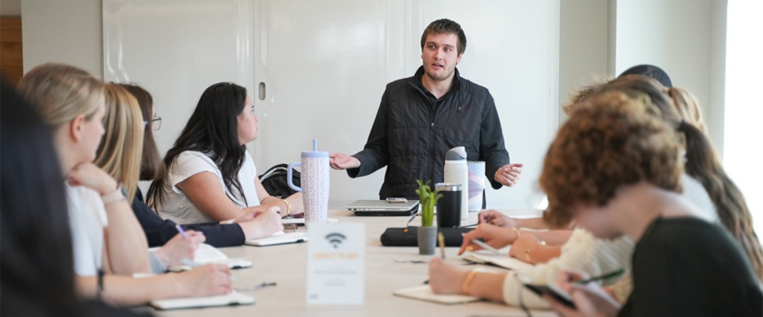Students working in a collective