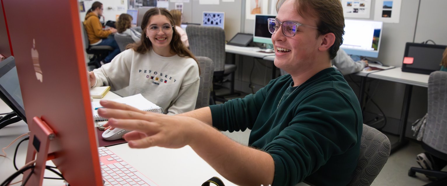 WMU students in the Gwen Frostic school of Art lab