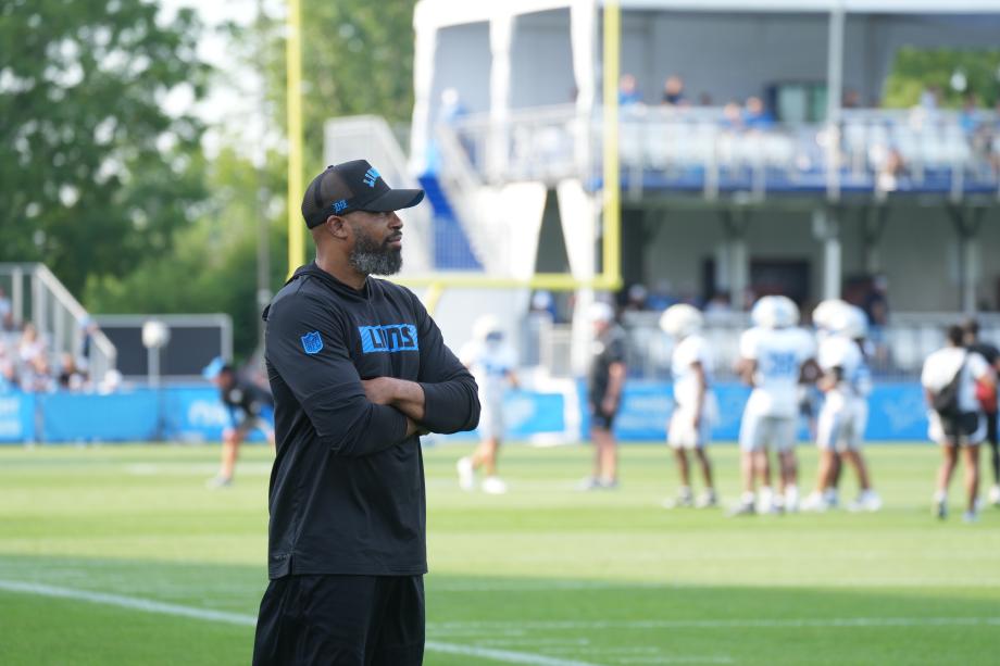 Steve Neal Detroit Lions On The Field