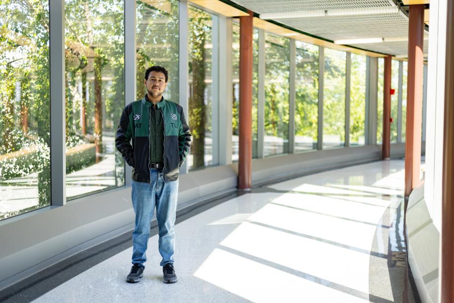 Luis Jacobo Meija in Floyd Hall
