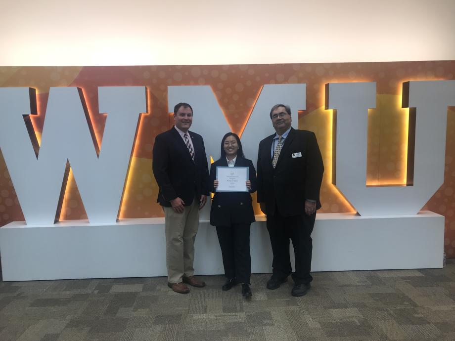 Geoffrey Lindenberg, Yewon Lee, Dr. Raymond Thompson at the 2022 WMU Presidential Scholar designation