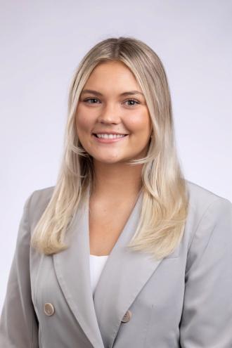 Professional photo of Shayna Krawczyk
