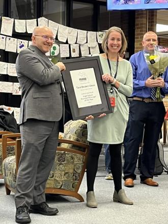 tara recieving award