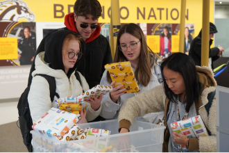 students browsing books