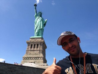 neamah posing with statue of liberty