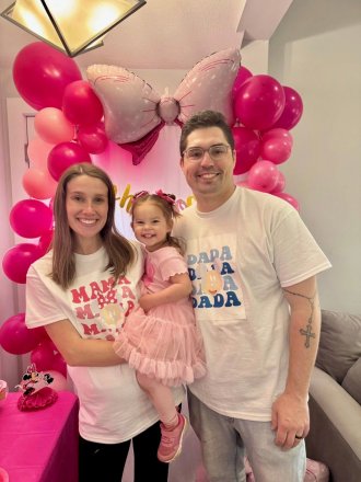 WMU Aviation Management Alumni AJ Nye, his wife, and daughter