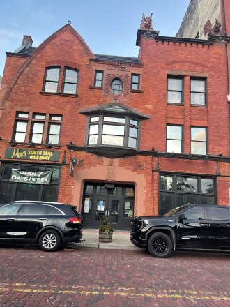 Brick Buidling facing brick/cobblestoned street