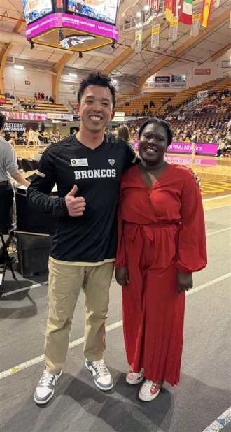 Tim Smolenski and Marian Fueri at a basketball game.