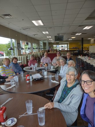 OLLI SRT Members at Lunch