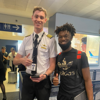 Student with United pilot.