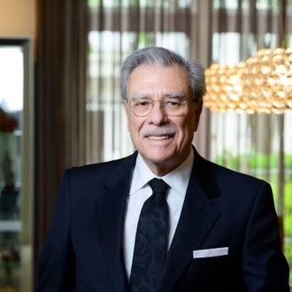 formal headshot of Carlos Gutierrez