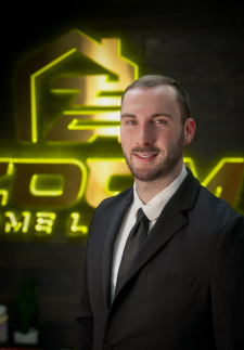 Jonny Shatter, a WMU education alumnus who works as an executive loan officer for a mortgage brokerage.